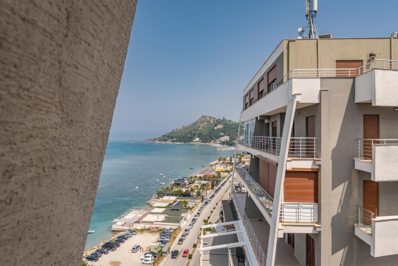 Апартаменти Spectacular Seaview Penthouse Дуррес Екстер'єр фото