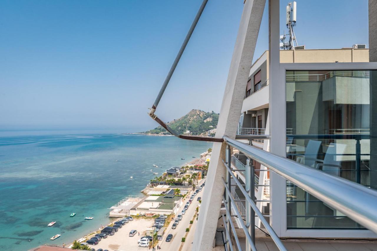 Апартаменти Spectacular Seaview Penthouse Дуррес Екстер'єр фото